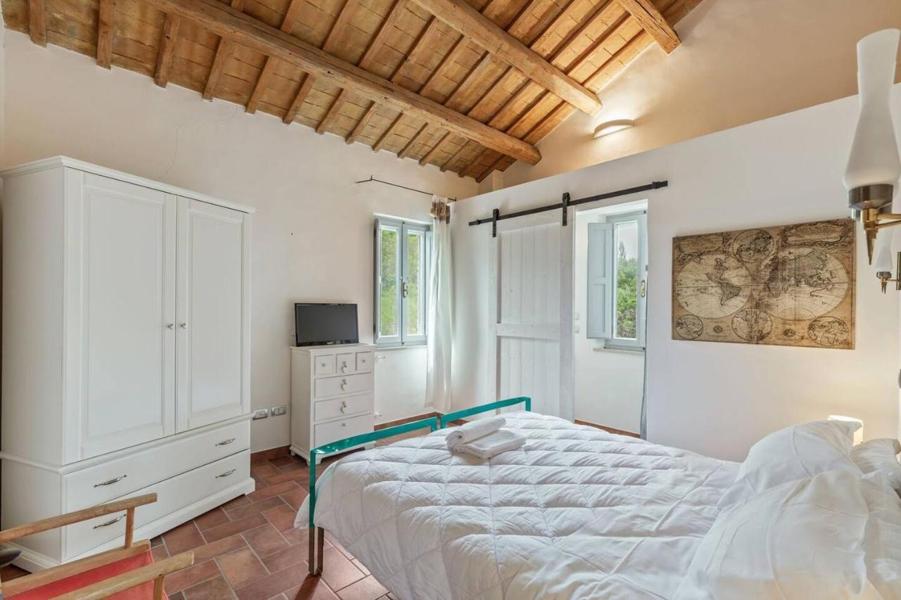 Grande Villa Storica Per Vacanze Con Giardino Privato E Piscina Ostra Exterior photo