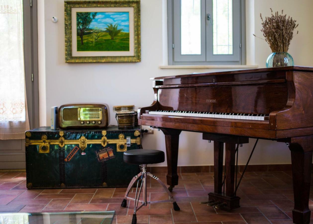 Grande Villa Storica Per Vacanze Con Giardino Privato E Piscina Ostra Exterior photo